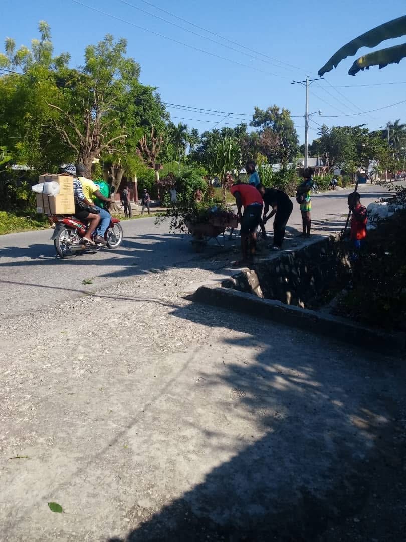 Volunteers doing community service